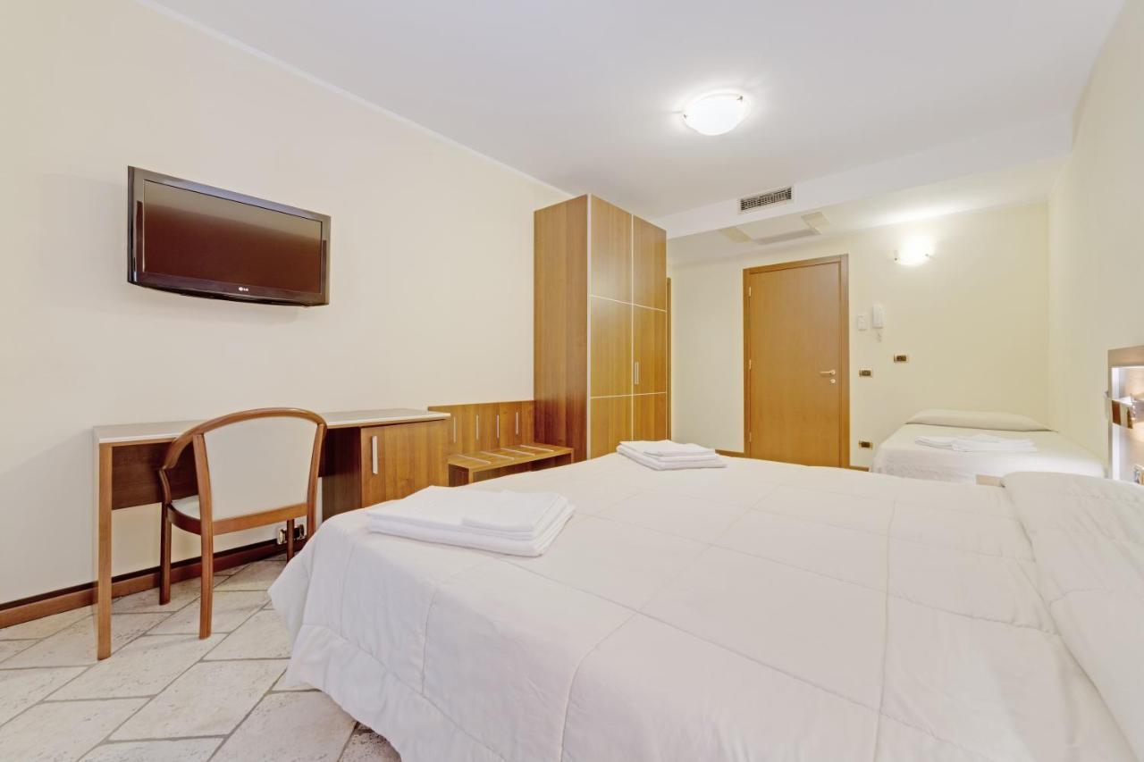 Hotel Grotto Bagat Lavena Ponte Tresa Kültér fotó